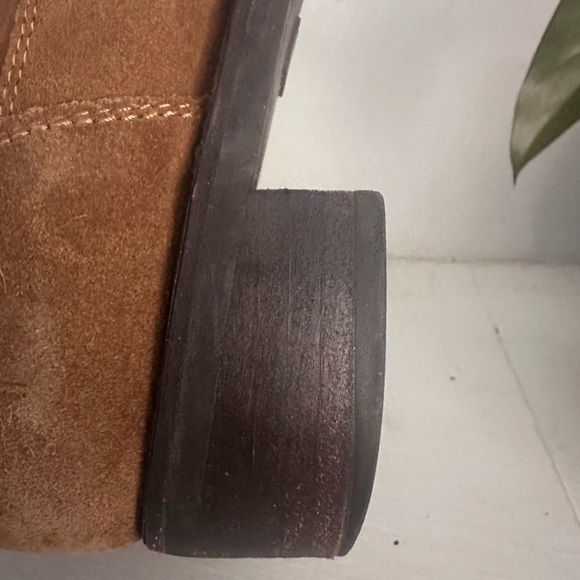 Frye Tan Suede Ankle Boots size 8 Buckle Western Casual Boho Desert Festival - Picture 9 of 11